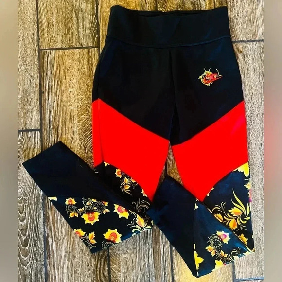 Nike Pants - Nike Sportswear Essential Floral Leggings Women Sz S Exercise Cycle 921644-010